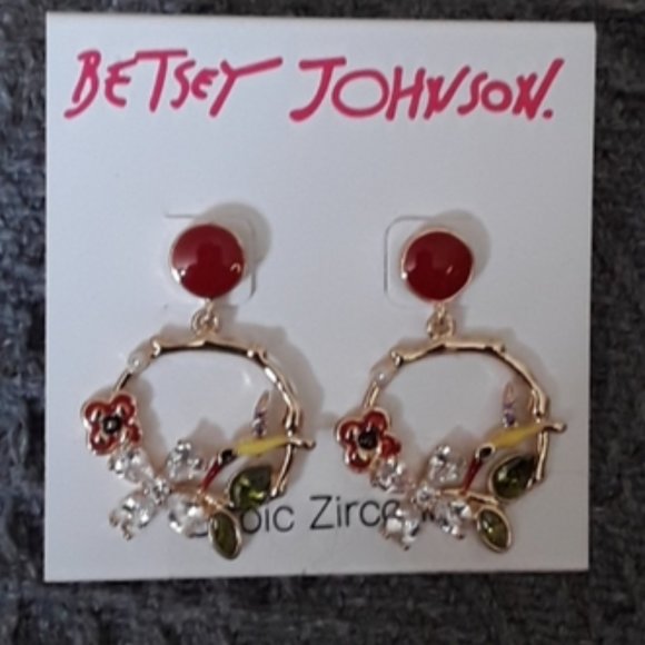 NWT  Betsey Johnson CZ FLOWER HUMMINGBIRD EARRINGS - Picture 1 of 8